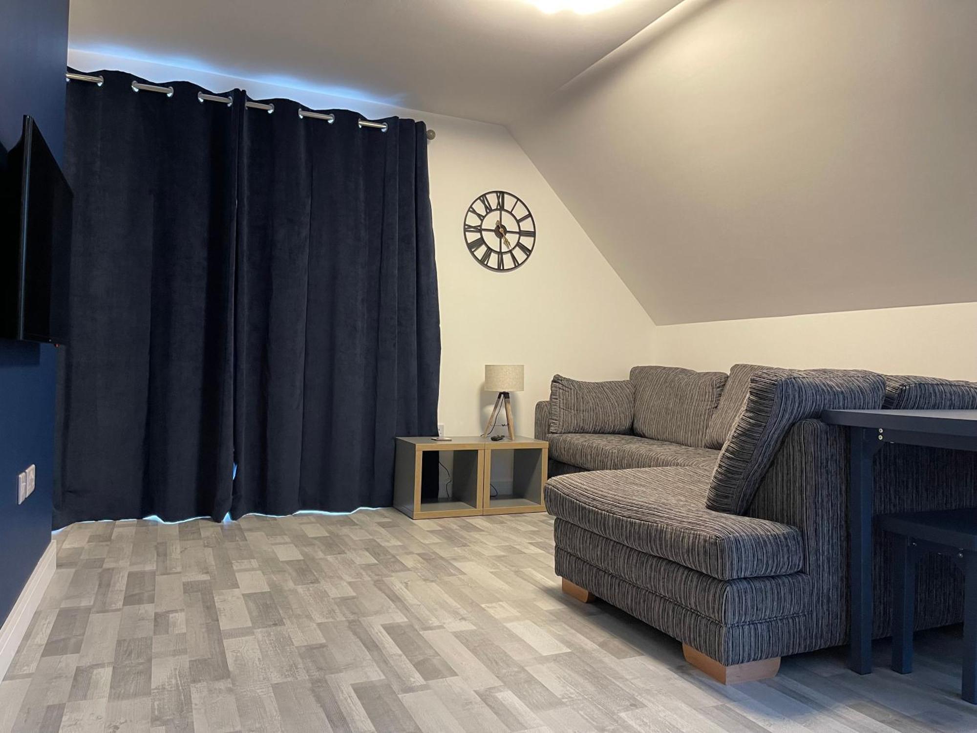 Lochside Loft - Self Catering Apartment For 2 In A Great Location For Inverness Airport And Both Cabot Highlands & Nairn Golf Courses Eksteriør billede