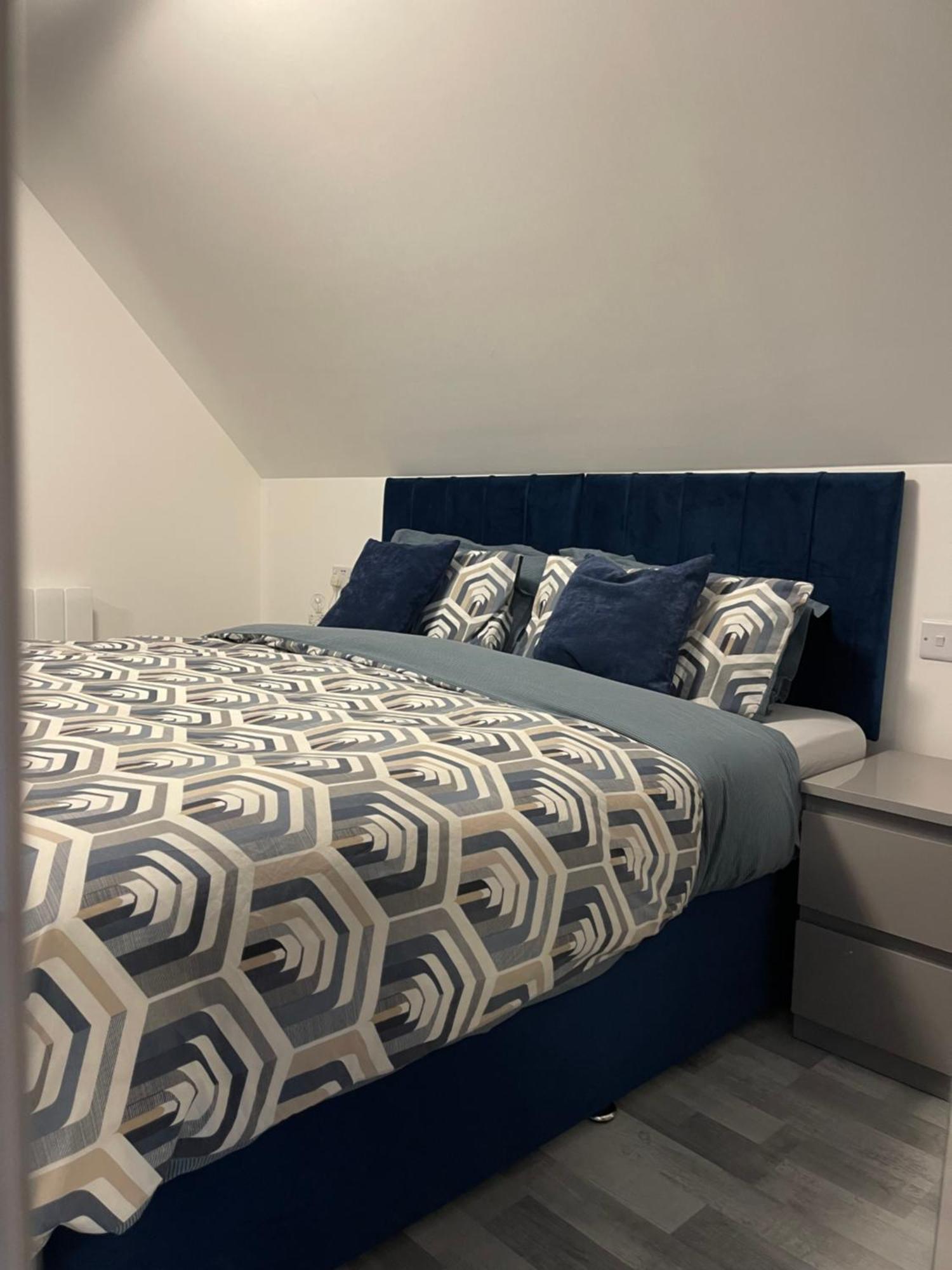 Lochside Loft - Self Catering Apartment For 2 In A Great Location For Inverness Airport And Both Cabot Highlands & Nairn Golf Courses Eksteriør billede